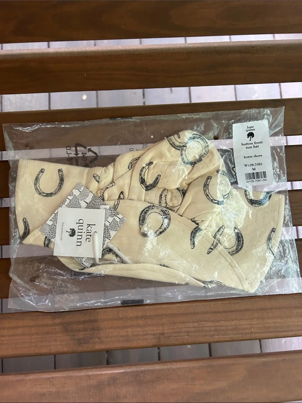 NIB kate quinn Cream Horse Shoes Print Button-Front Sun Hat